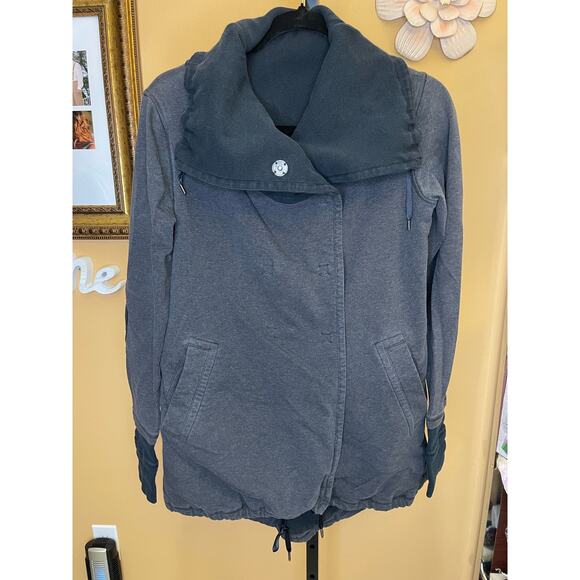 Lululemon Athletica jacket long sleeve asymmetric pockets black size 8 med/large - Picture 8 of 10